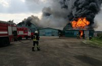 В Буче под Киевом возник крупный пожар на металлобазе