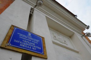 В Полтавской области учитель физкультуры побил одиннадцатиклассника