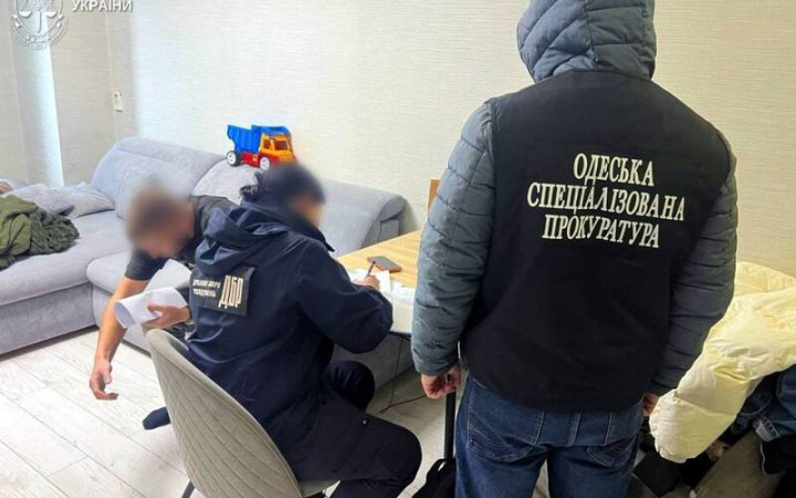 В Одесі анестезіолога та фельдшера підозрюють в організації схем для ухилянтів