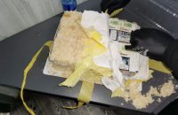 Українець намагався вивезти до Румунії торт "Наполеон", ​начинений цигарками