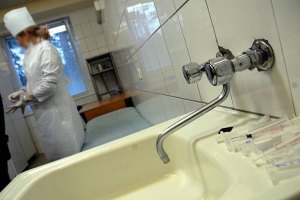 Больницу, где лежат пострадавшие шахтеры, моют к приезду Януковича