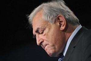 Стросс-Кана оградили от возможного самоубийства