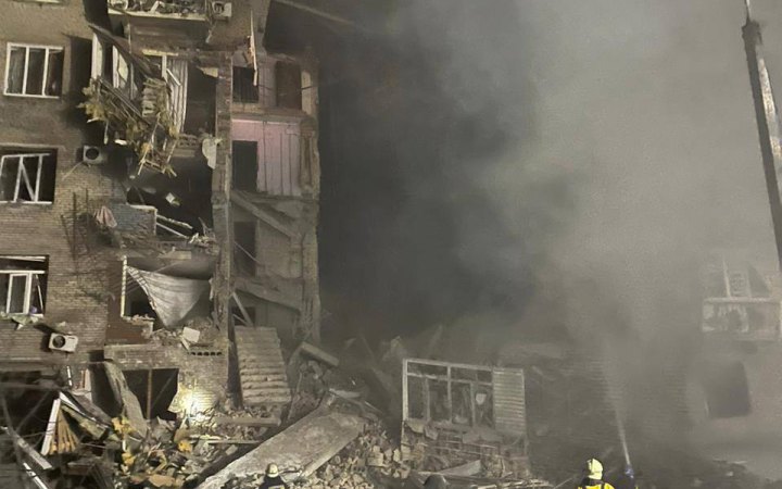 Росія знову атакувала Запоріжжя ракетами, зруйновано багаповерхівку у центрі (оновлено)