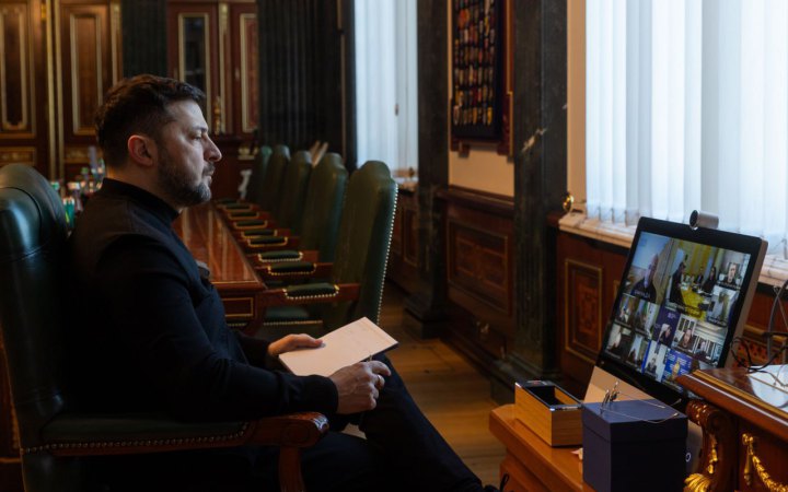 Зеленський про атаку РФ: "РФ скористалася пропозицією США щодо паузи для накопичення ракет"