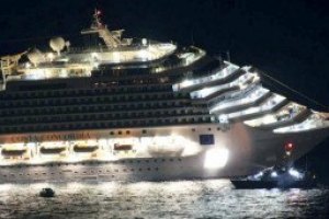 На затонувшем лайнере Costa Concordia нашли тела еще 4 жертв