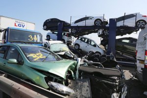 В США на скоростной трассе столкнулись почти 50 машин