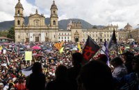 Колумбійці вперше вийшли з протестами проти політики правого президента 