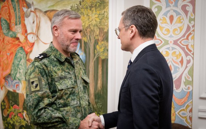 Кулеба обговорив із адміралом Робом Бауером надання Україні важливих видів озброєнь та військової техніки