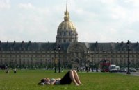 В столице Франции ввели дресс-код для загорающих