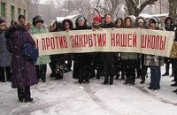 Зачем закрывают украинские школы в Донецке