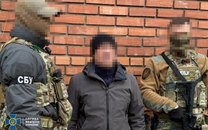 ​СБУ затримала екскерівника стратегічного підприємства на Донеччині, підозрюваного в наведенні ворожого вогню