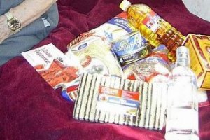 Ветераны получили от регионала проднаборы с водкой