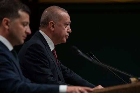 Зеленский призвал Турцию помочь в освобождении украинских политзаключенных