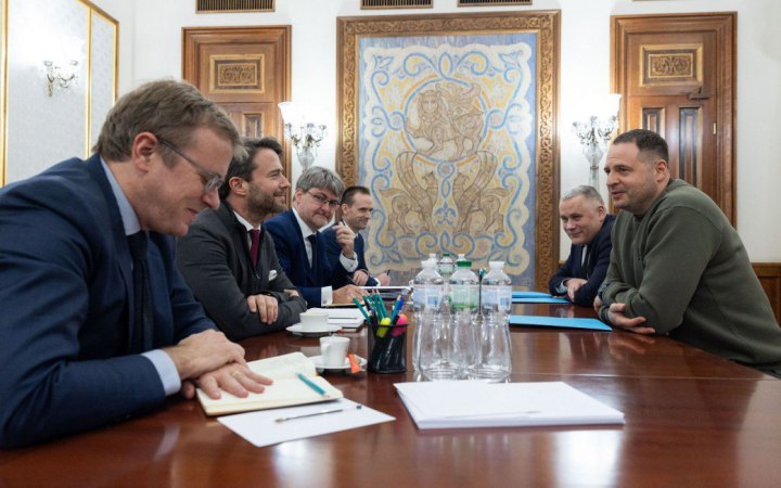 Єрмак обговорив із французькою делегацією оборонні потреби української армії