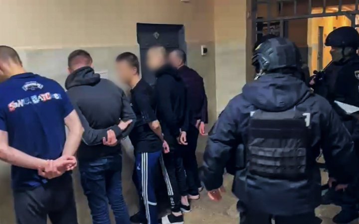 У Сумах шахраї з СІЗО продавали автівки військовим