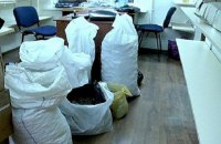 Поліція перекрила канал незаконного постачання бурштину в Китай