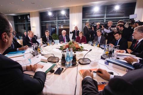 Порошенко рассказал о перепалке с Путиным из-за "формулы Штайнмайера" на саммите Нормандской четверки