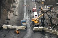 Силовики строят баррикады на Грушевского