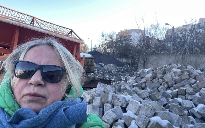 У Харкові увічнять памʼять Міська Барбари та Світлани Олешко за допомогою львівської бруківки 