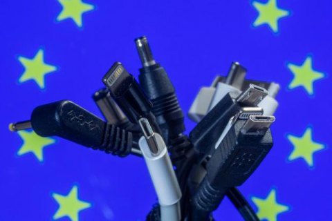 Європарламент проголосував за єдиний роз'єм для зарядки гаджетів