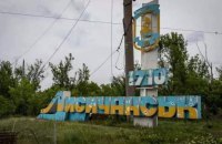​Навколо Лисичанська тривають бої, окупанти обстріляли склад гумвантажів та поранили водія, – Гайдай