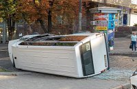 У центрі Дніпра п'яний водій Hyundai влетів у маршрутку з пасажирами