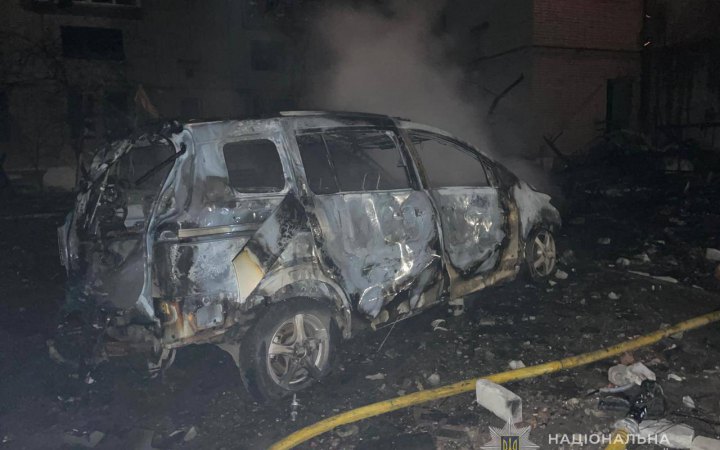 Унаслідок дронової атаки РФ у Охтирці понівечена багатоповерхівка. Постраждали люди