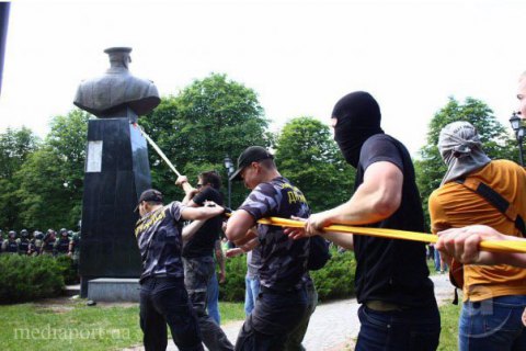 Кернес заявил, что восстановит поваленный памятник Жукову в ближайшее время