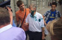 Харьковского депутата-коммуниста облили зеленкой