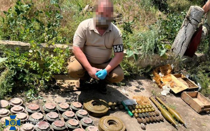 Правоохоронці затримали 15 ділків, які планували збути “трофейну зброю” у Києві, Чернігові, Чернівцях та на Прикарпатті