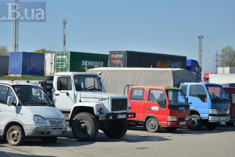 Во Львове водитель погиб под колесами своего грузовика