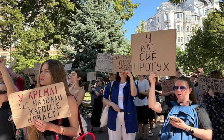 В Києві та інших містах тривають мітинги на підтримку Федорова