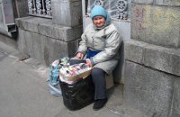 Яценюк призвал освободить патрульных от борьбы с бабушками