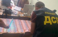 Поліція затримала на хабарях дев’ятьох посадовців за дві доби