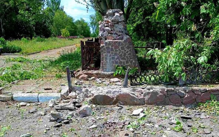 Уранці ворог вдарив забороненими запалювальними боєприпасами по Херсону та Антонівці