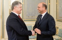 Порошенко обсудил ситуацию на Донбассе и в Крыму с главой ОБСЕ