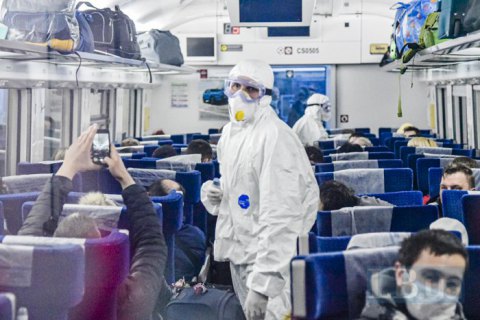 ​"Укрзализныця" назначила еще два поезда для эвакуации украинцев из Польши