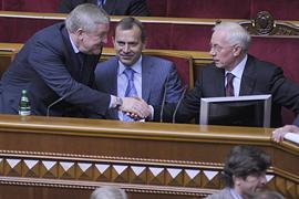 Регионалы зовут Азарова в Раду на совещание