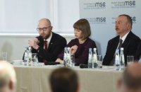 Яценюк: Визнавши паспорти "Л/ДНР", Росія фактично вийшла з Мінських угод
