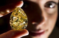 Самый крупный желтый бриллиант установил рекорд на Sotheby's