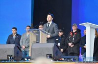 Зеленский заявил, что "армия, мова, вера" принадлежат не только Порошенко