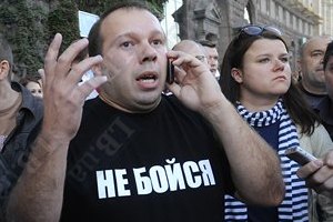 Изготовитель футболок со "Спасибо жителям Донбасса" попросит убежища в Латвии