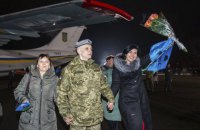 «В Украину попадаешь, как будто в Голливуд»: встреча пленных в Борисполе (ФОТОРЕПОРТАЖ)