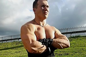 Горловский силач установил рекорд по жонглированию автопокрышками