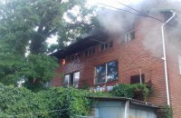 В центре Винницы загорелся жилой дом и зоомагазин