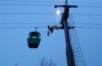 В Харькове спасатели три часа снимали людей с канатной дороги