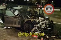 В Киеве BMW протаранил автомобиль аварийной службы, четыре человека пострадали