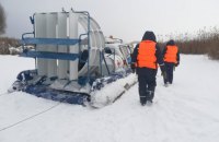 На Киевщине искали рыбака, который остался ночью на льду