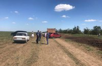 Полиция расследует незаконный сброс птичьего помета в пригороде Херсона