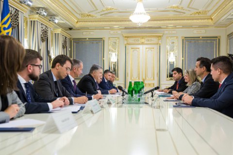 ​Порошенко и директор General Electric обсудили модернизацию локомотивов для "Укрзализныци"